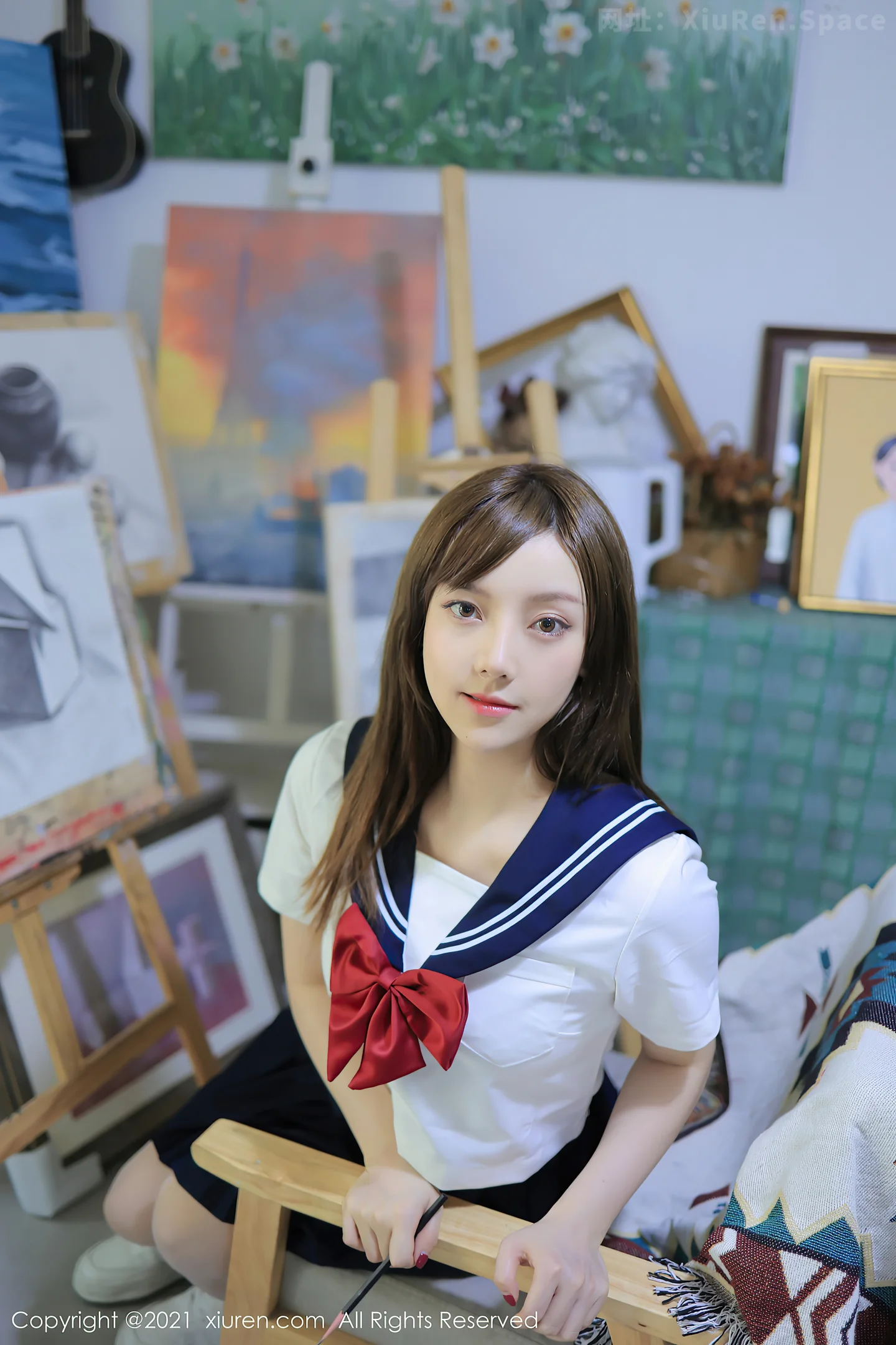 图片[2]-[XiuRen秀人网]VOL.3963 模特豆瓣酱真实画室场景主题半脱制服露开档白丝完美诱惑写真43P-秀人网官方网站